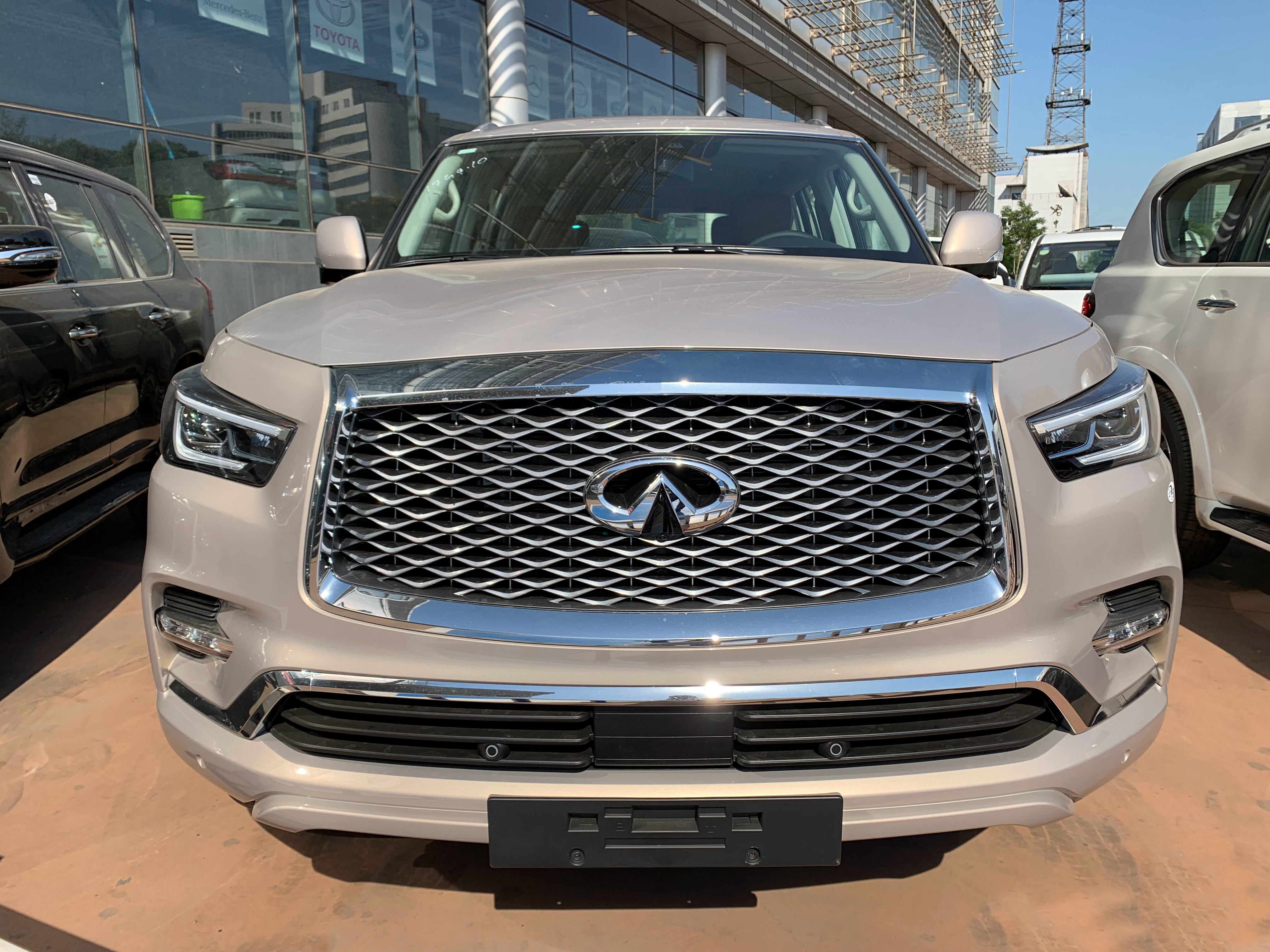 2019款英菲尼迪qx80 转载自百家号作者:小美摄影看看