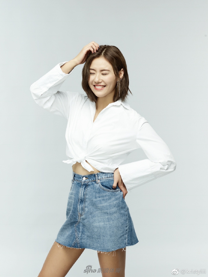 12月29日,游泳女神刘湘发布一组新写真.