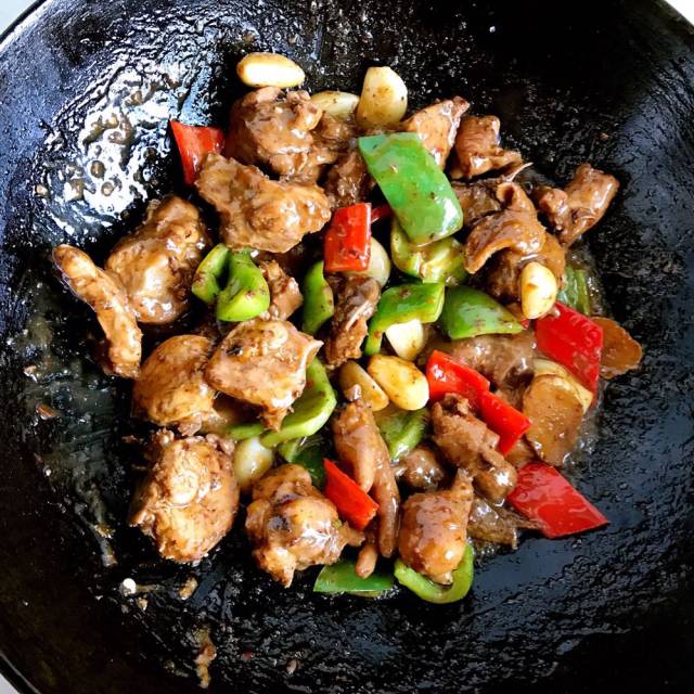 蒜焖鸡块,这样做味道超级棒,大人小孩都爱吃!