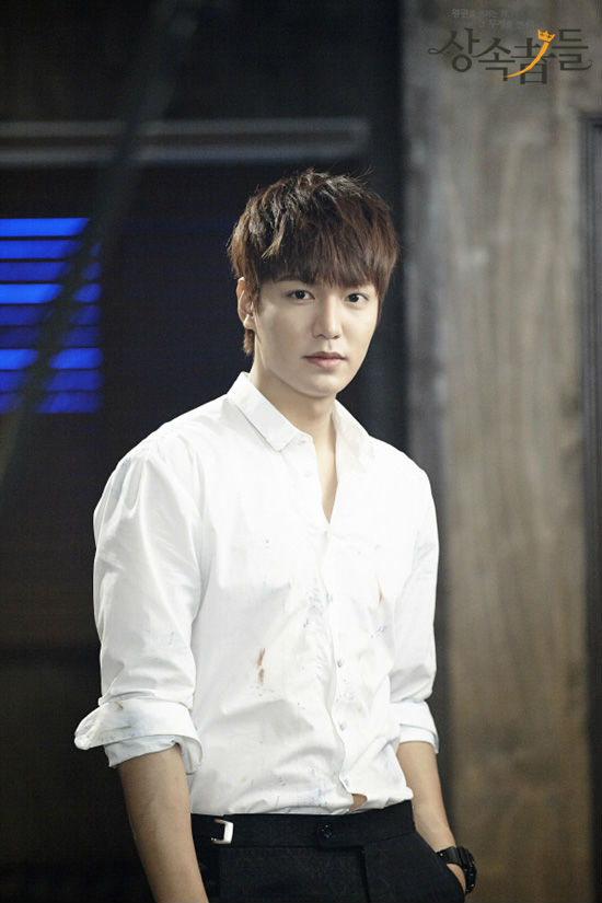 李敏镐当选最受欢迎韩流演员第一名 入伍两年依然是韩流门面担当