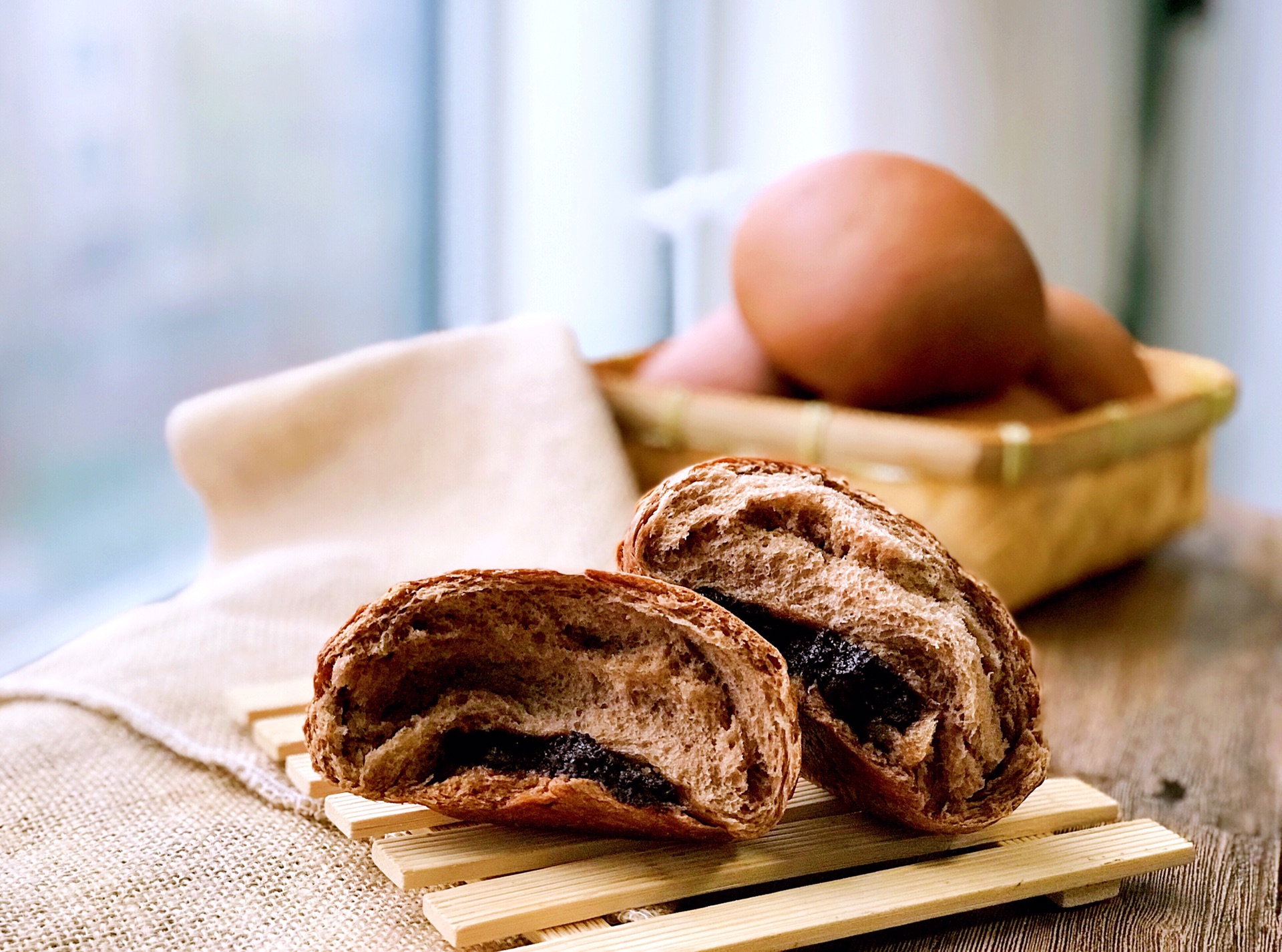 巧克力夹心面包,香酥的外皮下包裹着香浓的巧克力流心,美味!