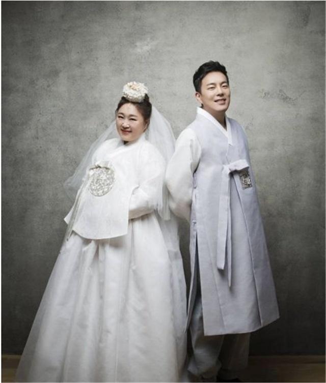 甩肉30kg的洪允花公开婚纱照 8年爱情长跑 终于修成正果