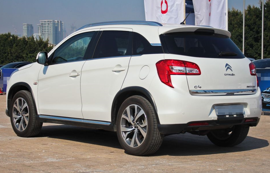 雪铁龙c4aircross的外观看起来很大气,造型也很不错,车子很高大,给人