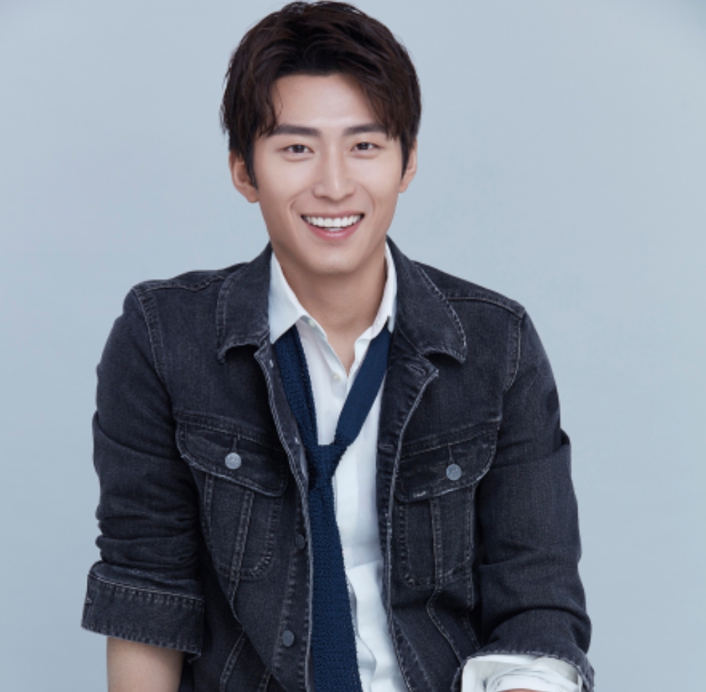 窦骁那爽朗温暖的笑容和真诚的眼神,简直迷死万千少女