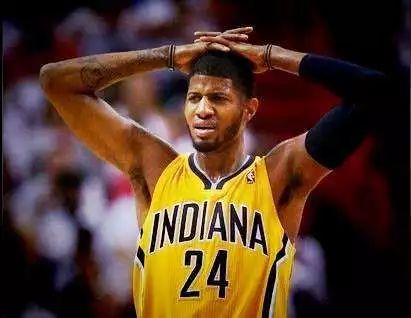 nike推出的pg4有多丑?你看看保罗乔治"笑"的多开心就知道了!