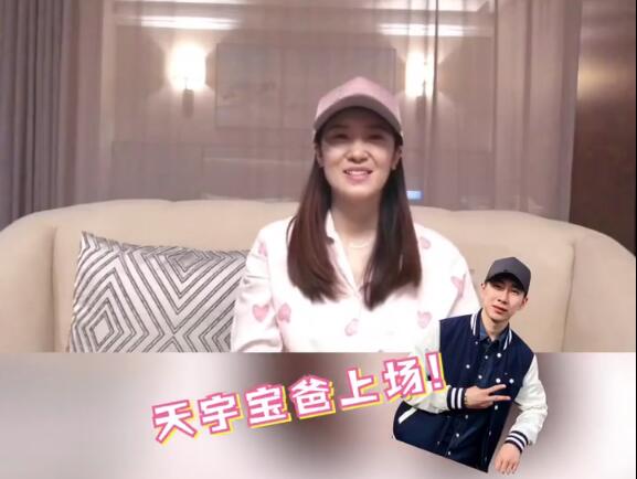 刘秋宏产子后首露面!自曝小八岁老公全程陪产,听宝宝哭激动落泪