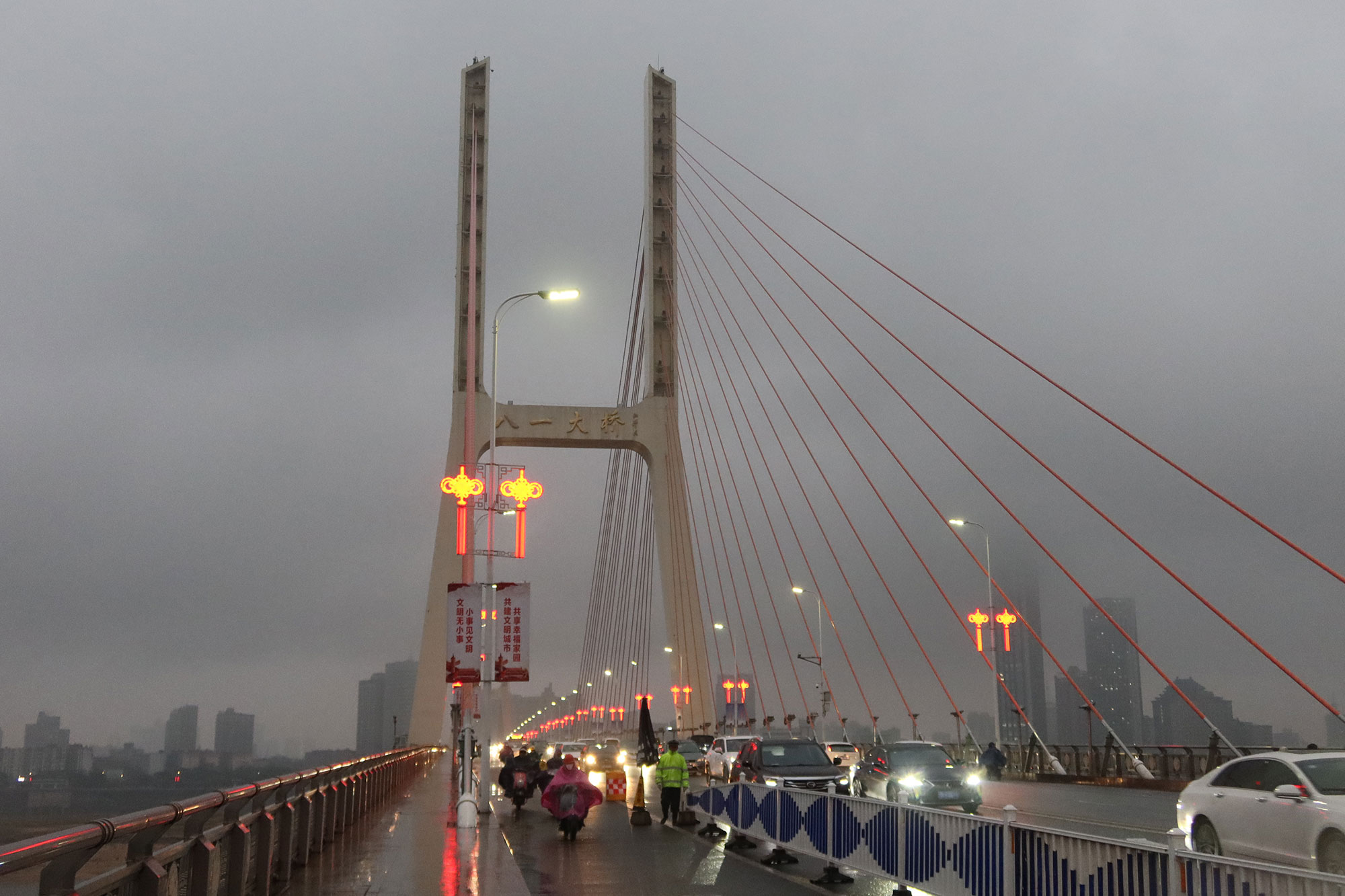 南昌八一大桥的两个吉祥兽,一对狮子,一对猫,有什么来历