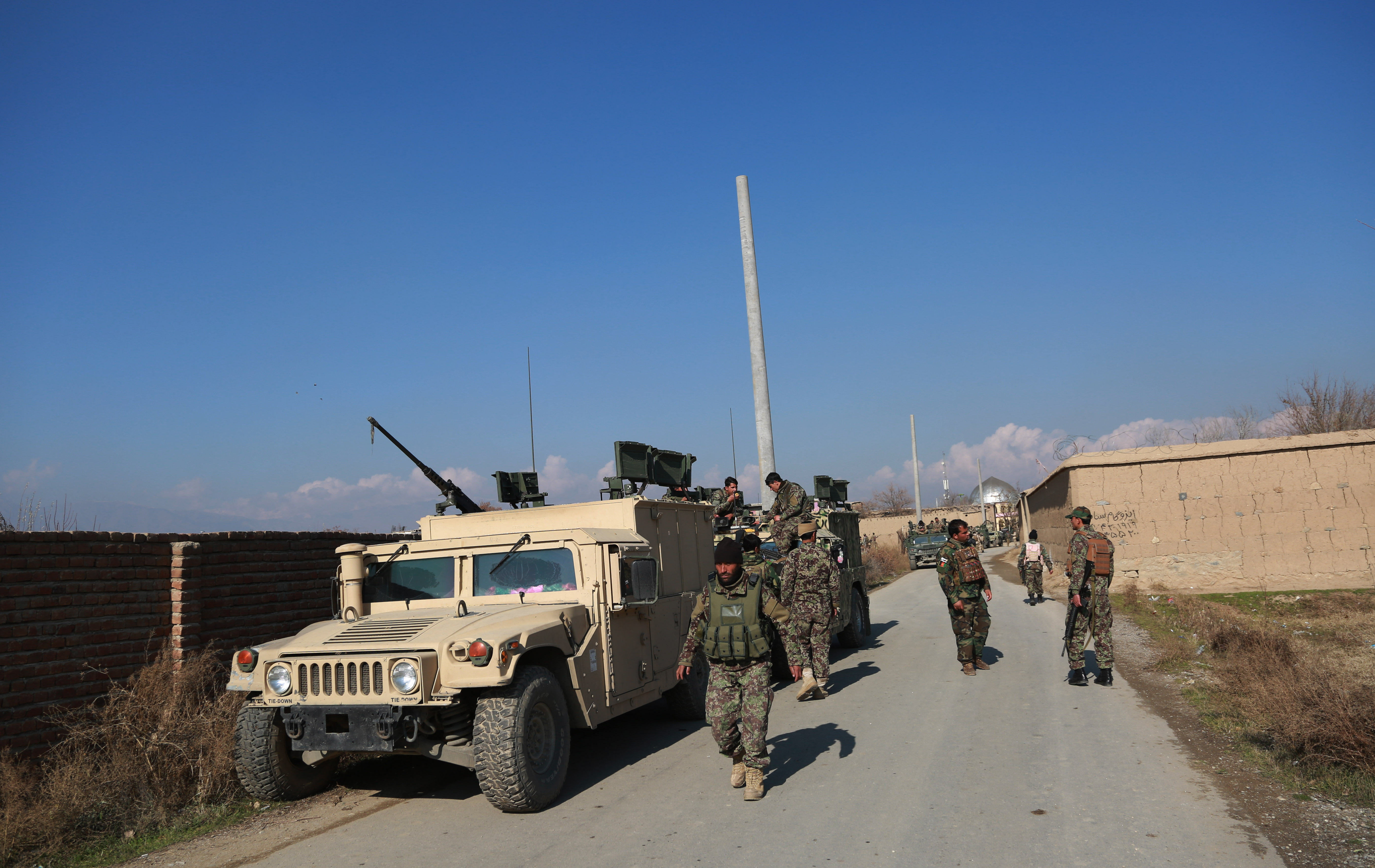 驻阿富汗美军基地遭袭60余人伤亡