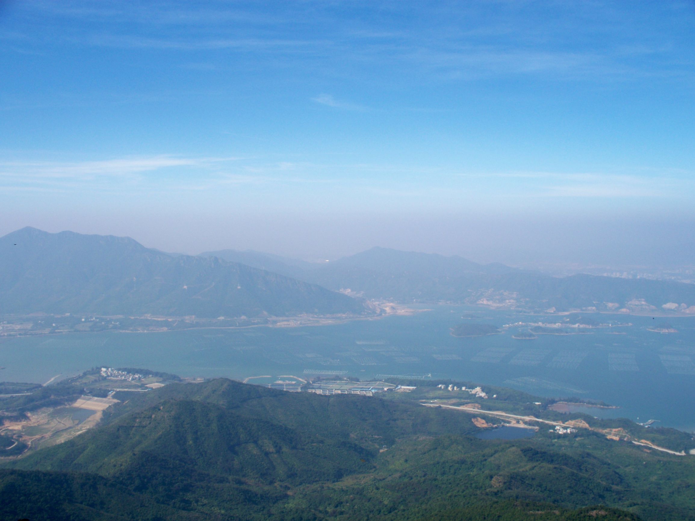 排牙山位于深圳市龙岗区大鹏镇,为大鹏半岛北岛的主要组成山脉,海拔