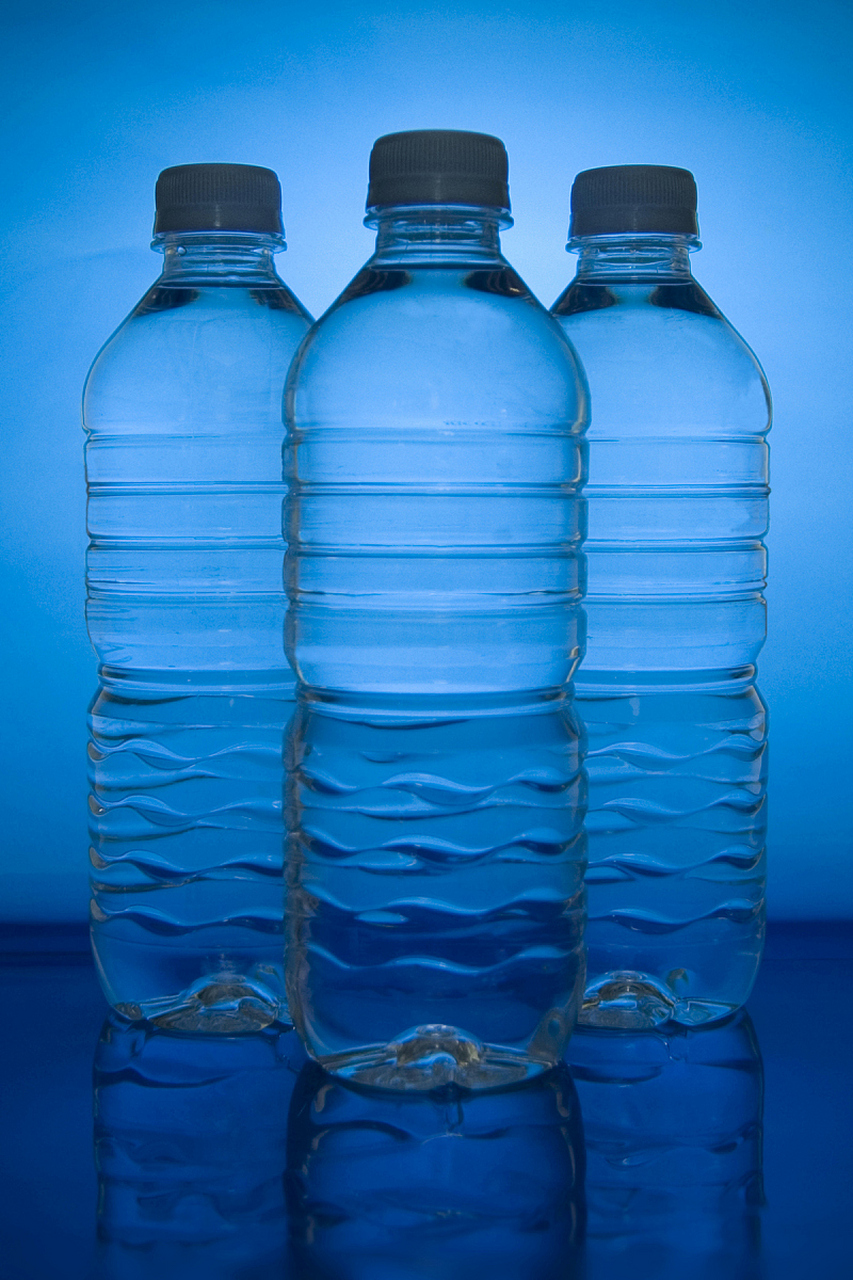 桶装水常见规格有5加仑(约18.9升)和3加仑(约11.3升),适合不同需求.