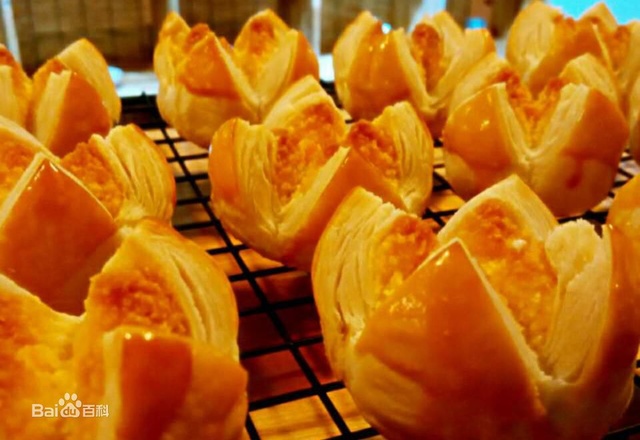 春节吃什么?开封特色美食——花生糕和三鲜莲花酥