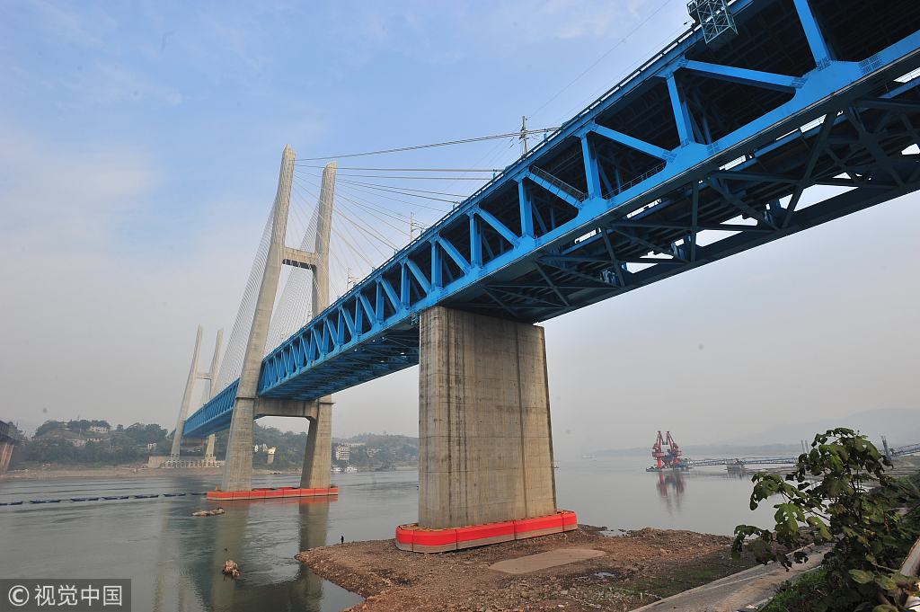世界首座双层六线钢桁梁铁路斜拉桥在重庆落成