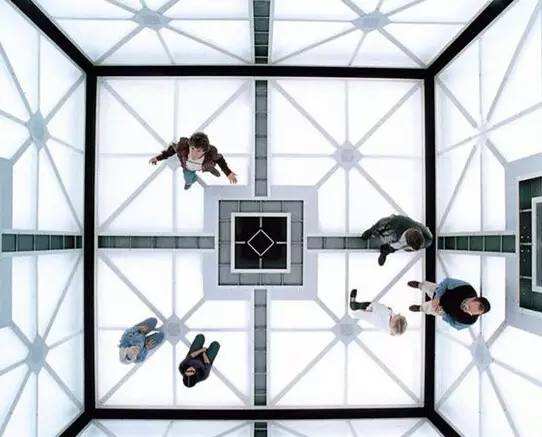 一部有关四维空间体的科幻片,《异次元杀阵》