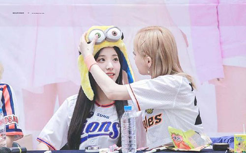 吴宣仪和苞娜互动发糖 网友直呼:好甜!