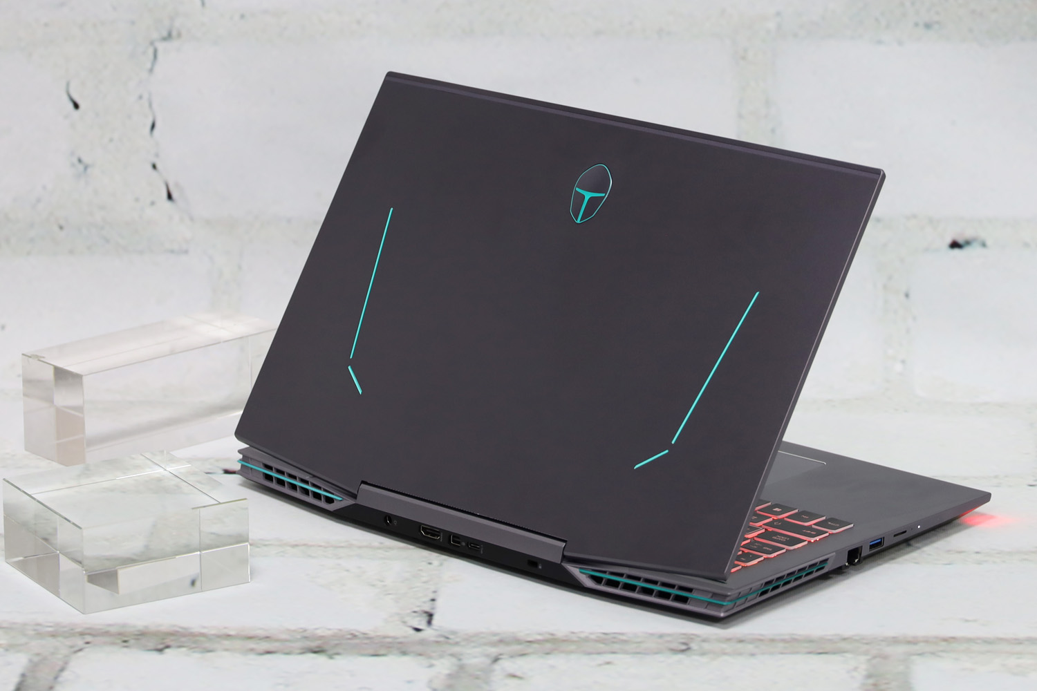 十代i7搭rtx2060 雷神911pro钛空2代游戏本欣赏