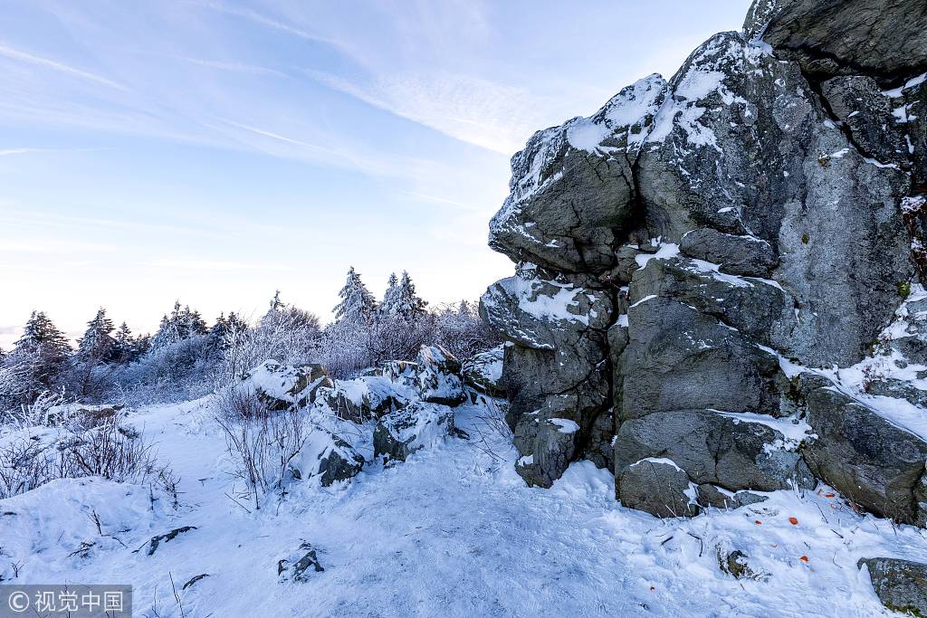 德国施米滕陶努斯山,当地一片冰天雪地.	 图片来源:imago/视觉中国
