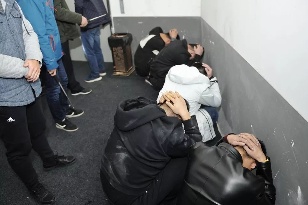 扫黄!海选莞式服务!300万打造"淫窝"被团灭!