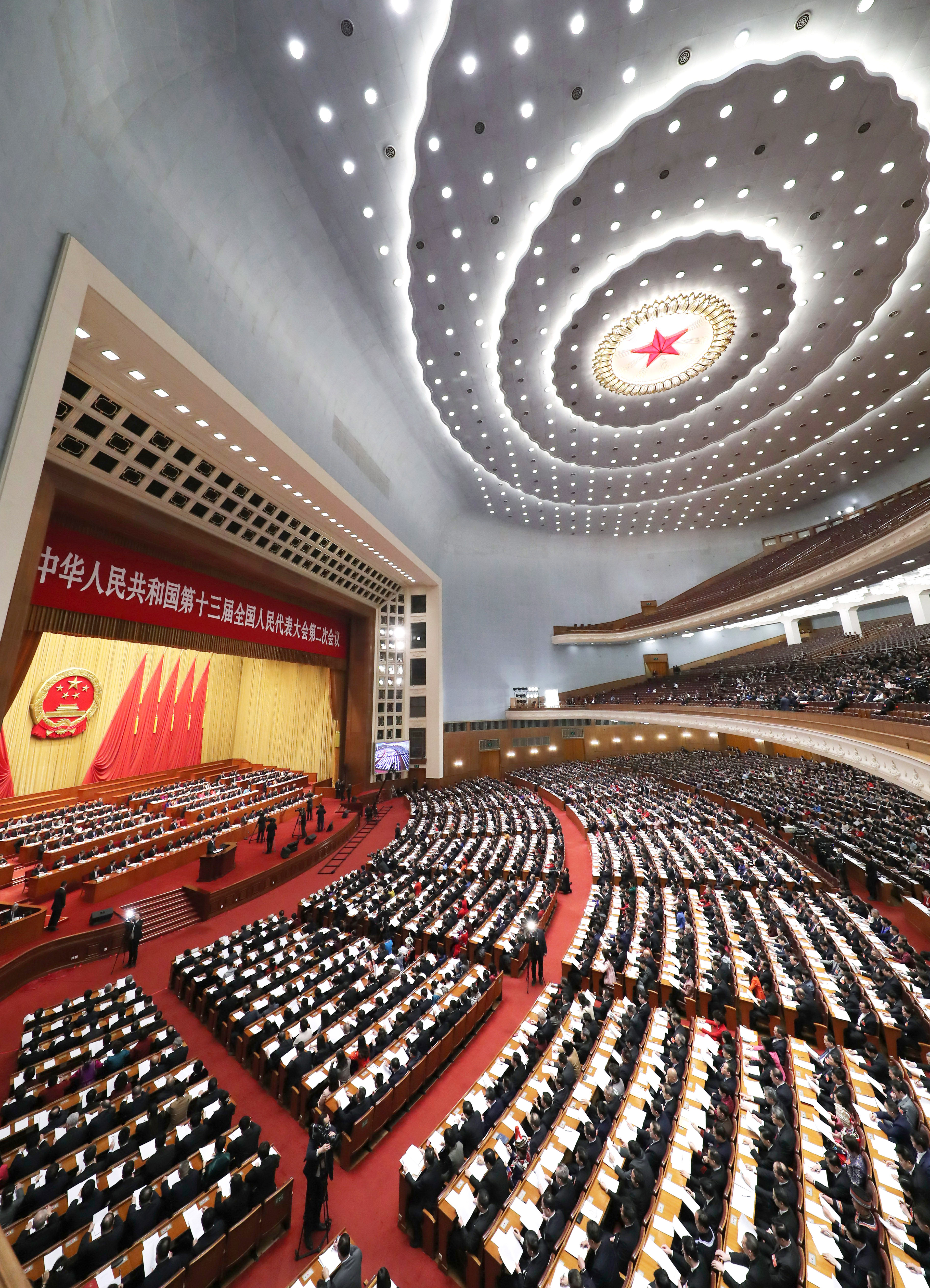 3月8日,十三届全国人大二次会议在北京人民大会堂举行第二次全体