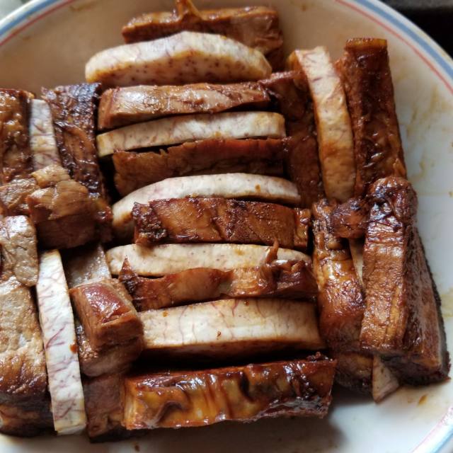 梅干菜香芋扣肉,做了一碗送朋友,很受欢迎