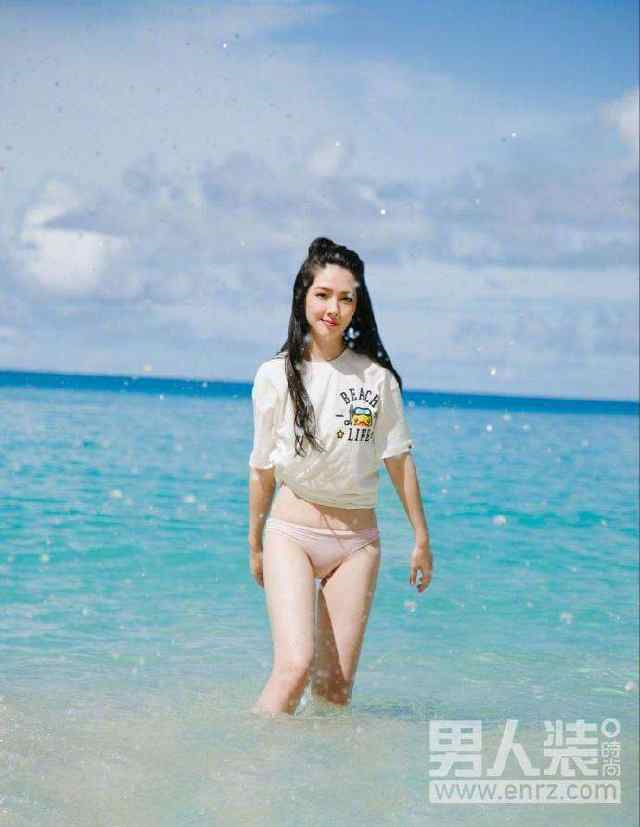 郭碧婷拍摄《男人装》时尚杂志写真,海滩秀尽显美女风情