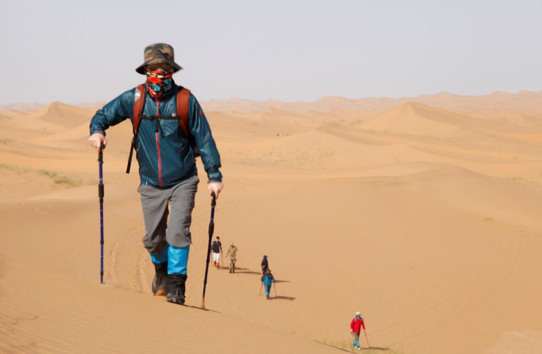 沙漠徒步鞋,在腾格里沙漠徒步怎么选一双舒适的鞋子
