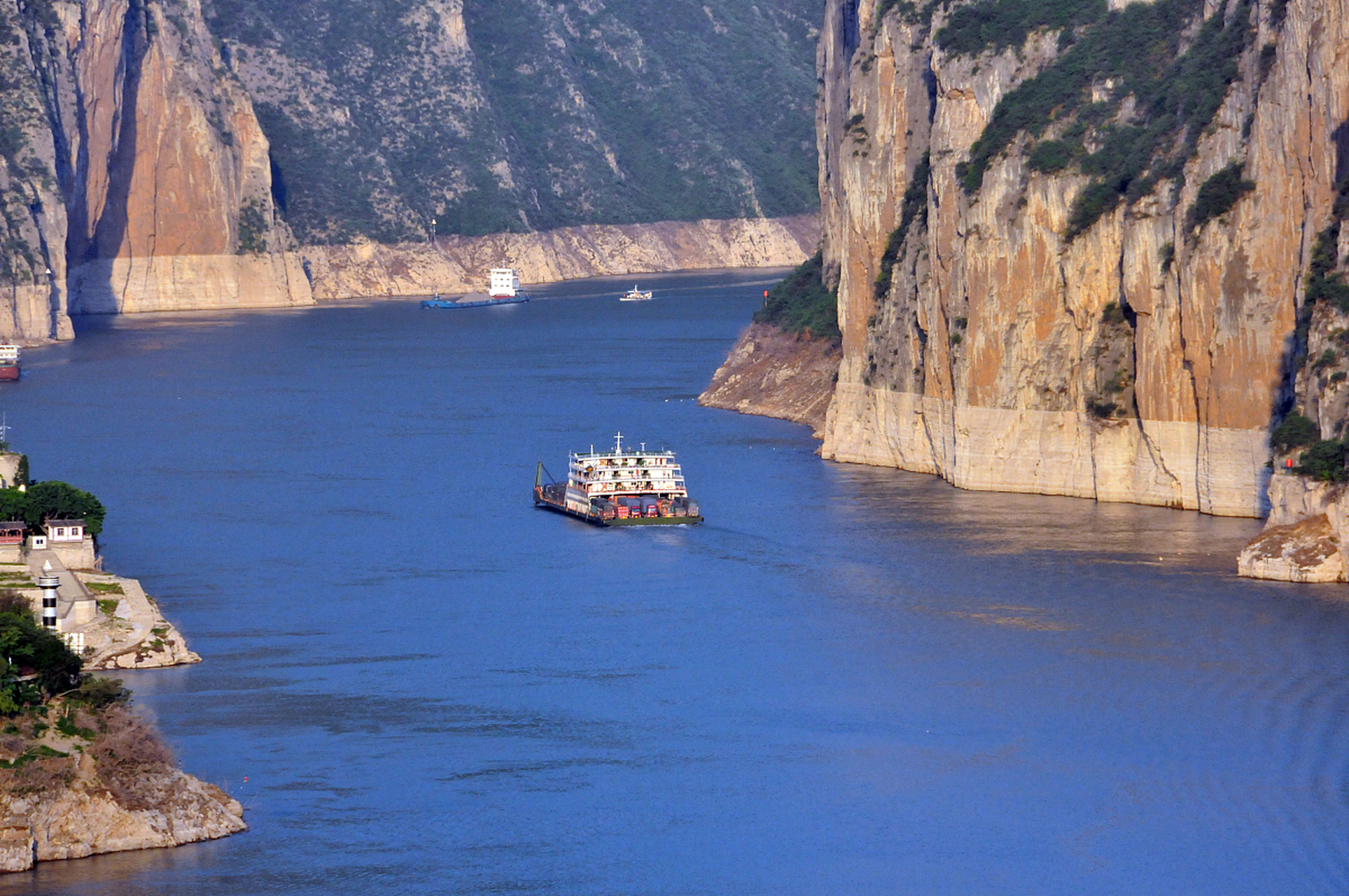 镜头里的春天# 春季游玩甘肃临夏黄河三峡风光游是一次难忘的体验.
