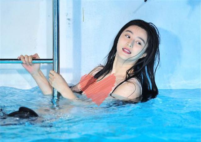 范冰冰早期泳池游泳照曝出,体态肥腻惹人心醉,网友:初恋女神!