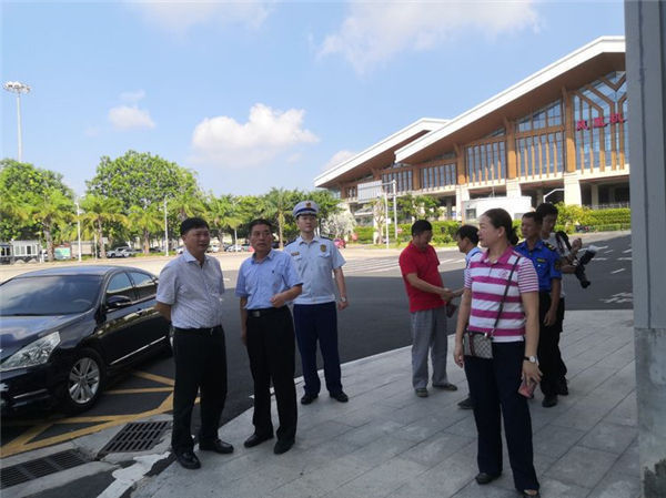 放心游三亚:旅游遇到问题播打这个电话就行