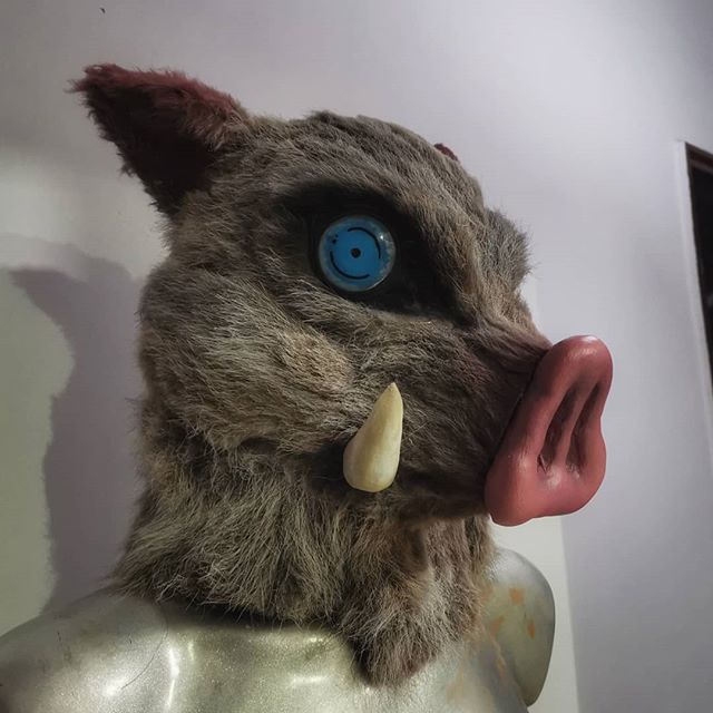 鬼灭之刃猪突猛进cosplay,完美身材加上猪头套的模样还原度100%