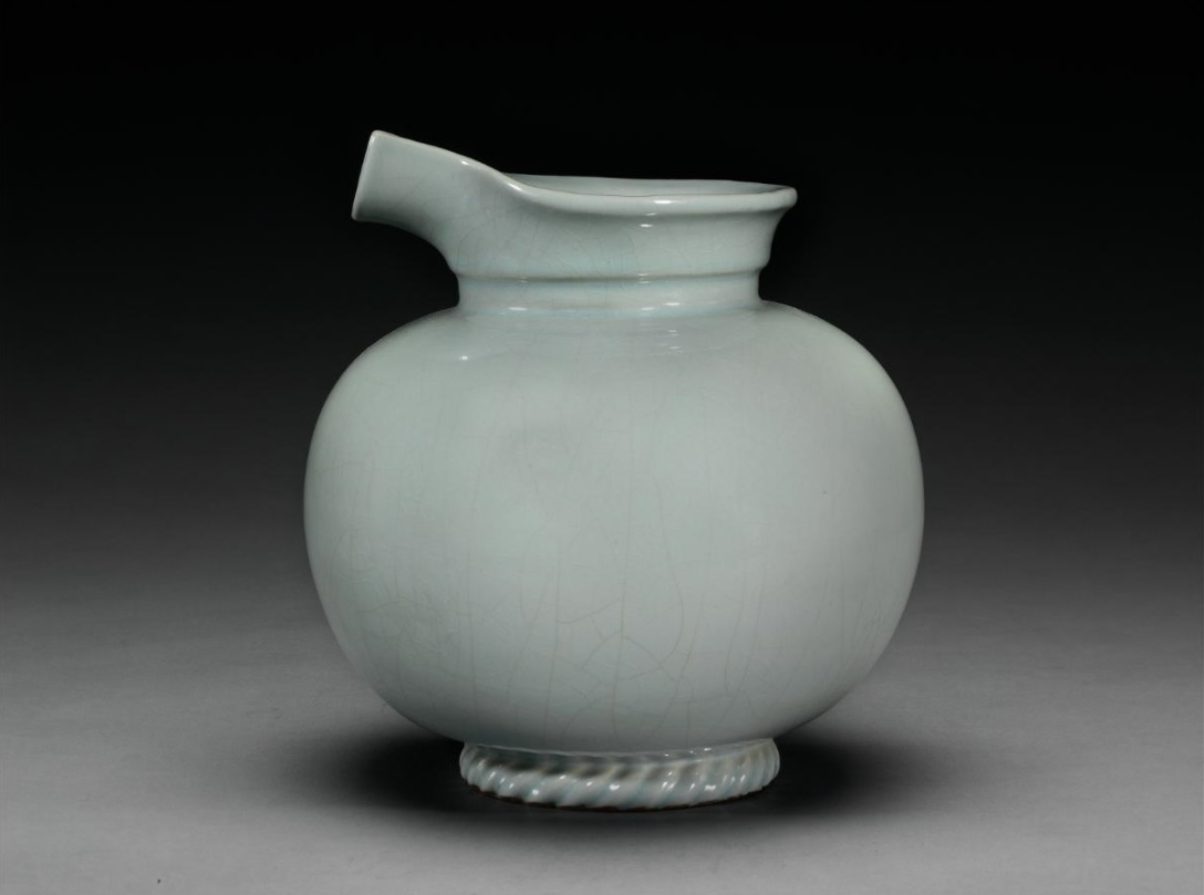 雍正款仿官釉花浇 仿汝器以仿宋汝的天青色为多,多数是鱼子纹小纹片