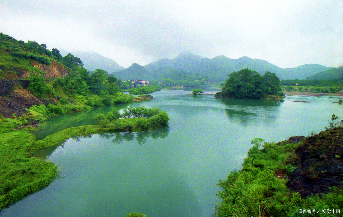 寨寮溪景区,是南雁荡山的余脉,位于瑞安市飞云江中游,距离温州市区82