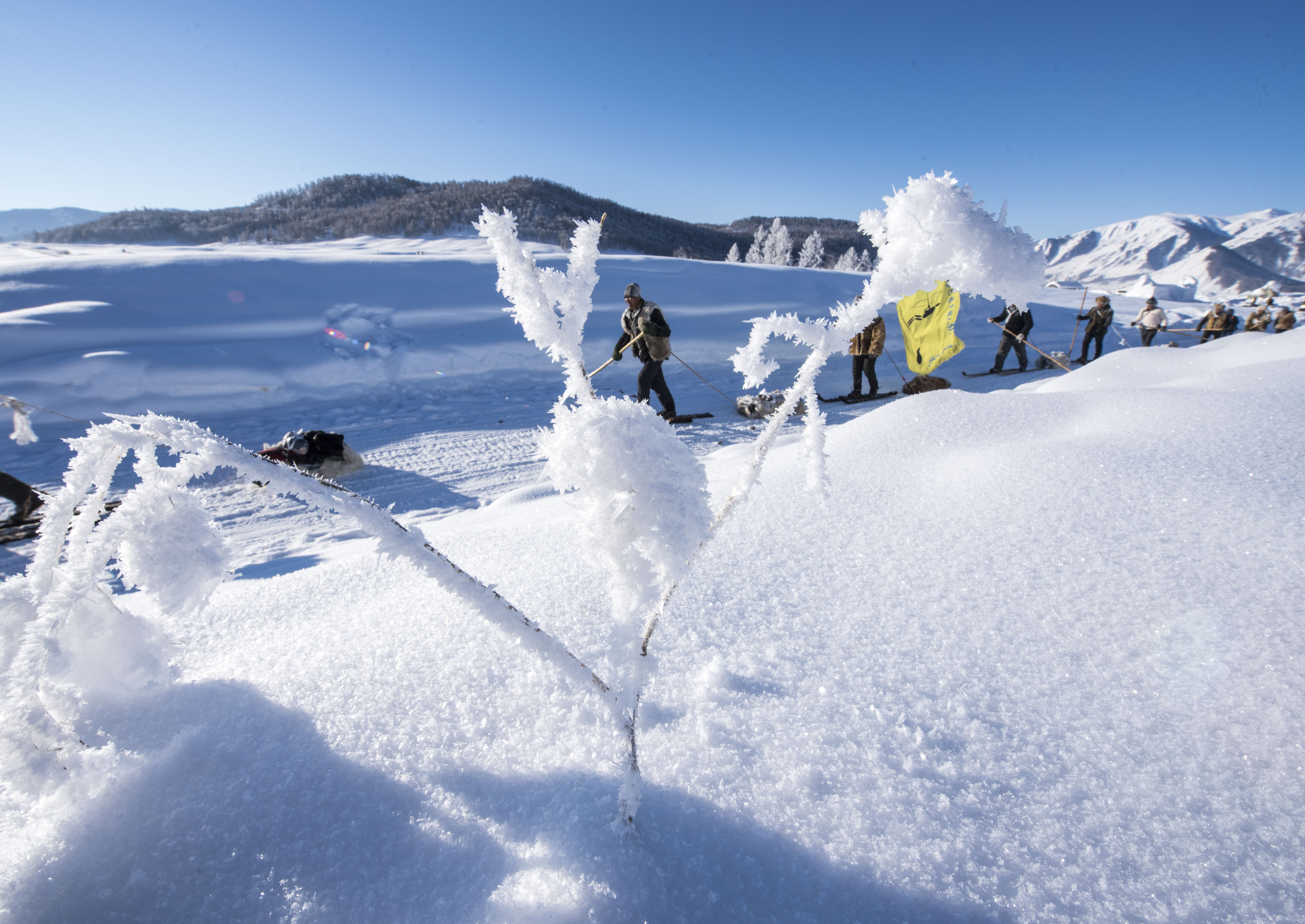 新疆9位牧民使用毛皮滑雪板完成11天雪原穿越(配本社同题文字稿)(1)