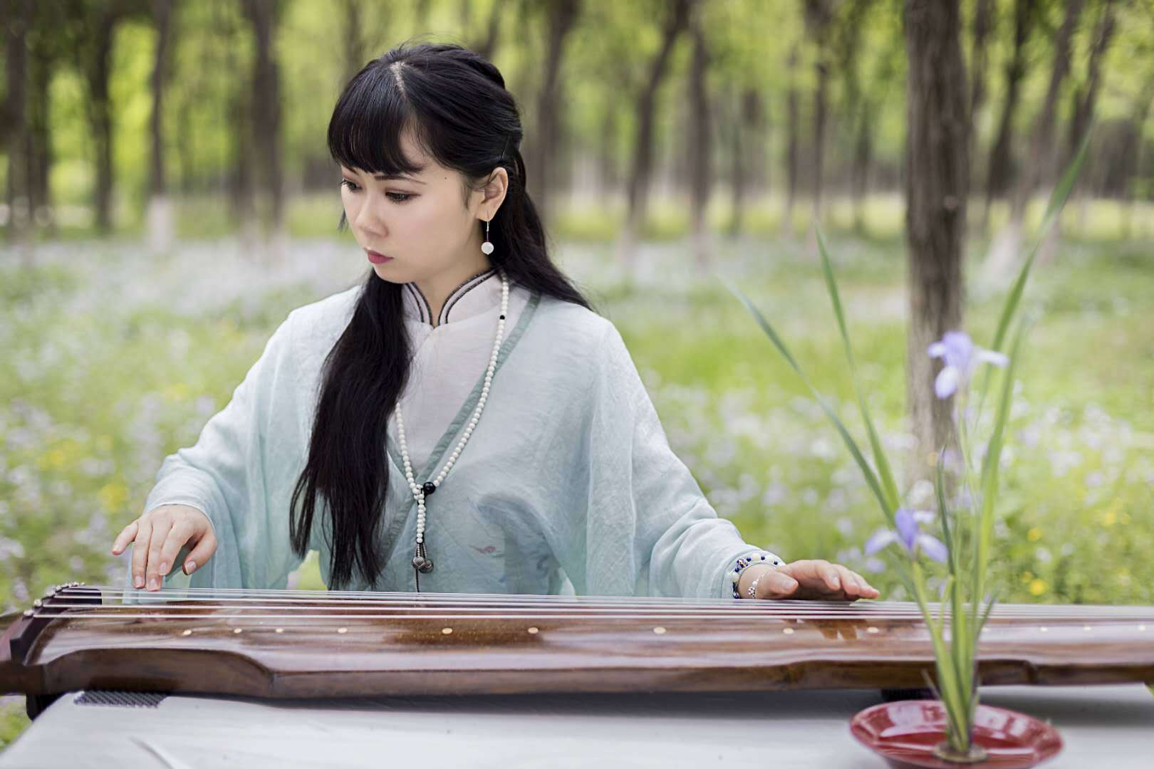 轻抚琴,与君同奏大雅之乐