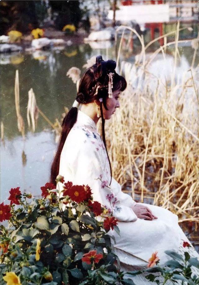 《红楼梦》之谜:贾府众多姑娘,王熙凤为何独独敬重林黛玉一人?