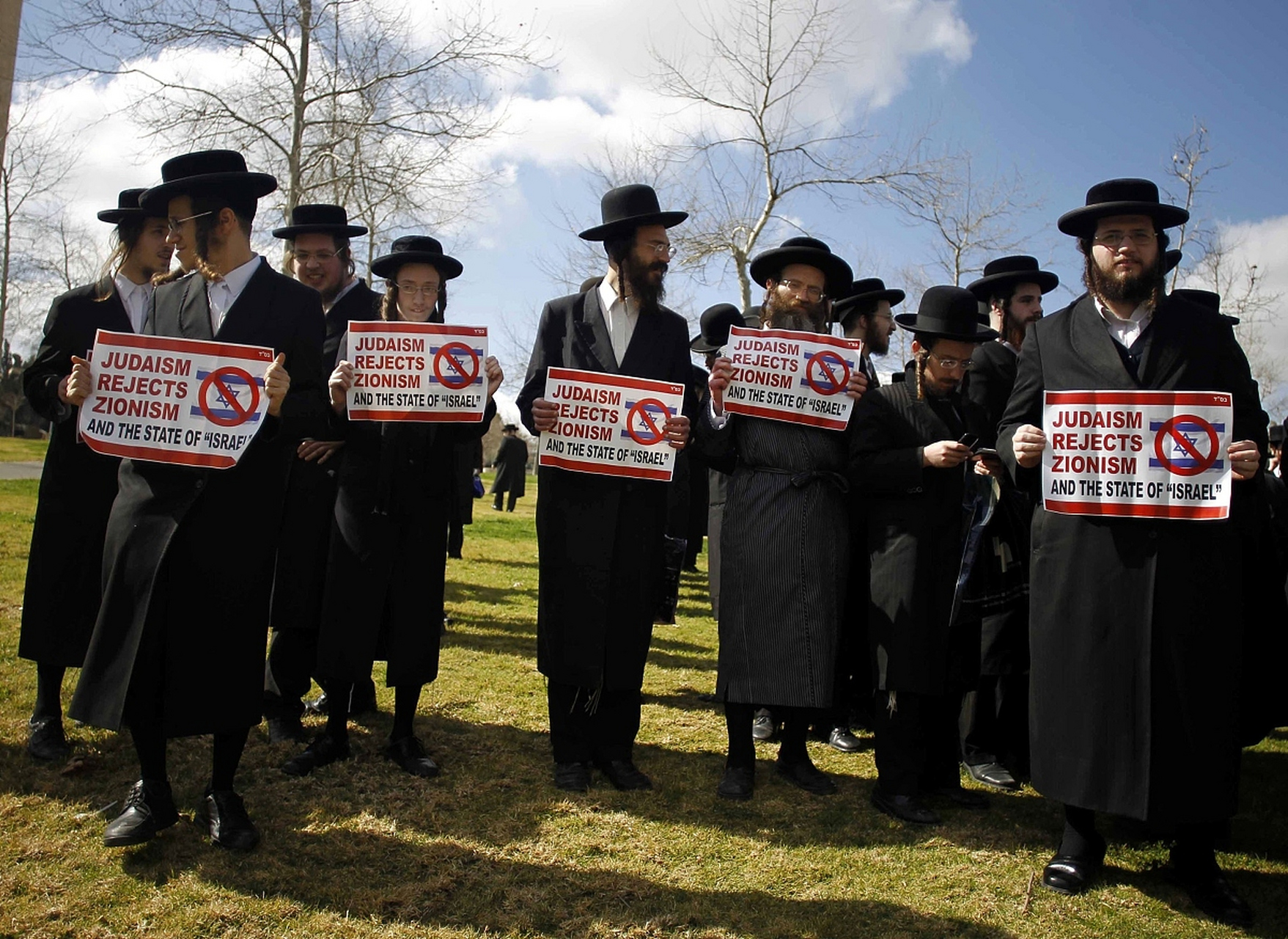 叙利亚位于西亚中东地区,全称阿拉伯叙利亚共和国,首都大马士革.