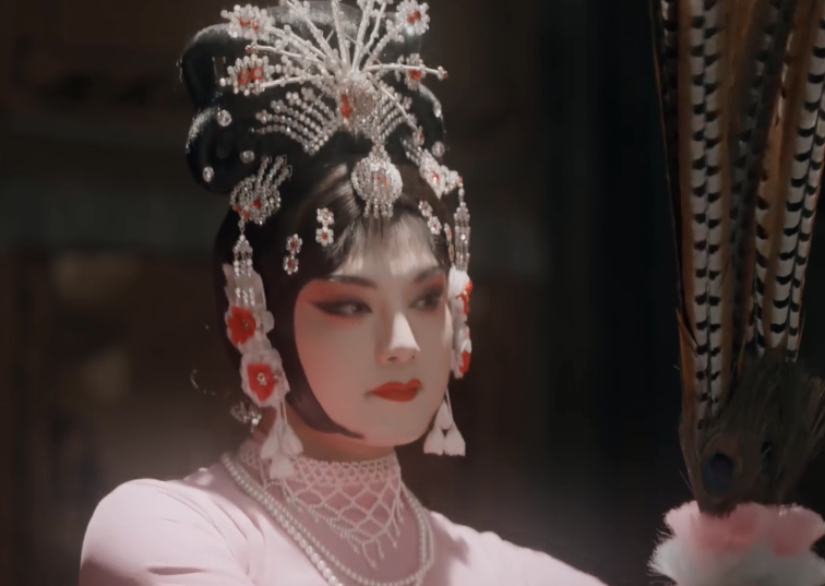 鬓边:尹正戏曲扮相让人出戏,他的问题不是胖,而是少年感的缺失