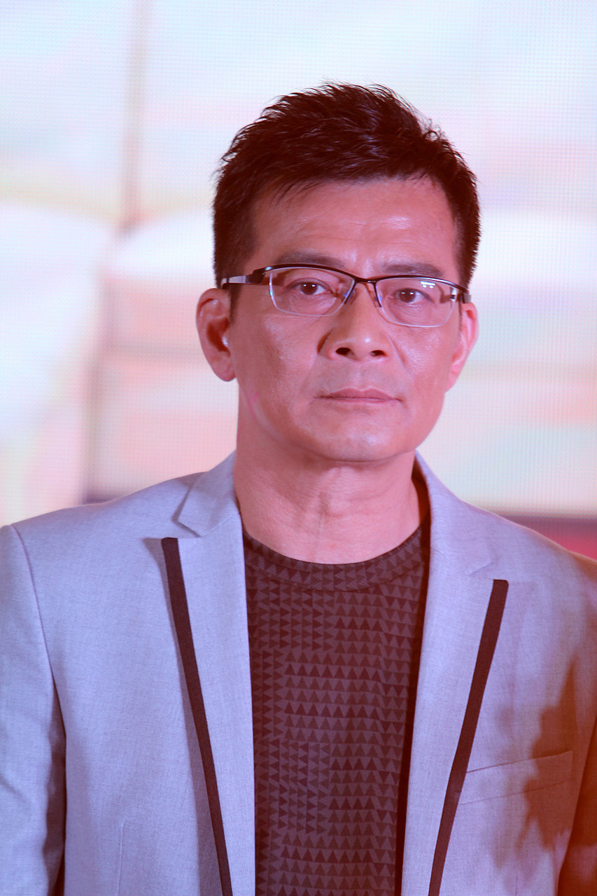 黄日华的英雄形象最近大打折扣  近日,黄日华上了热搜,具体原因就是