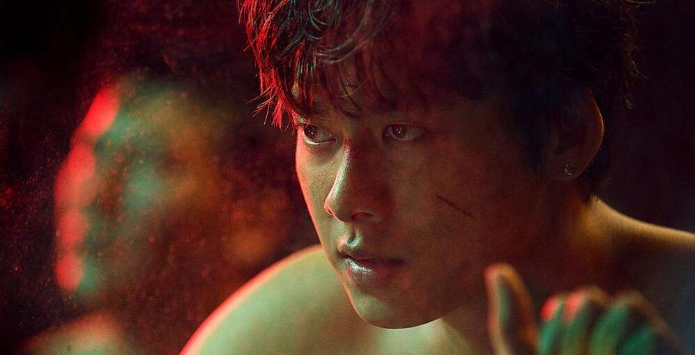 吴亦凡胡子拉碴出席活动,网友:麻烦把粉抹匀了好吗?