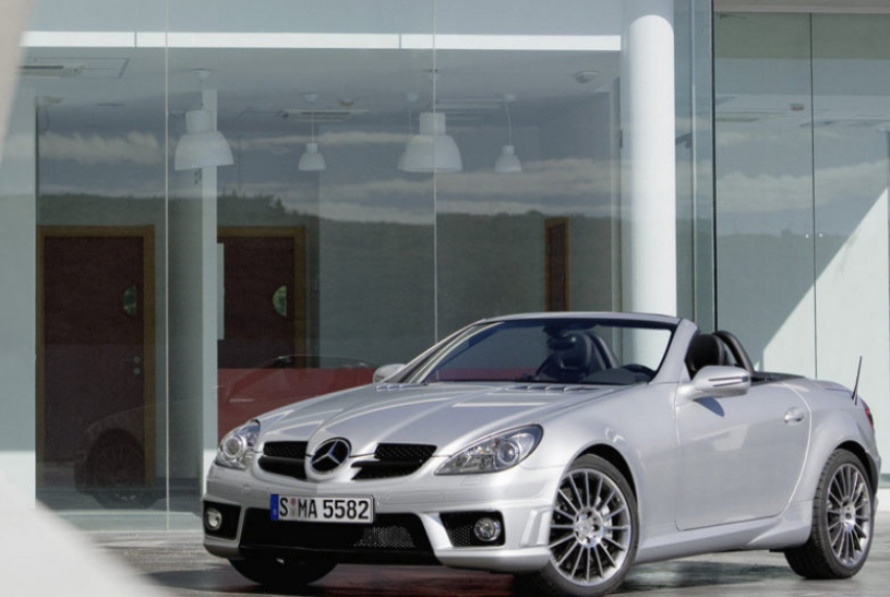 稳重大气够气派的奔驰slk级amg,这车开出去很有面,耐看型!