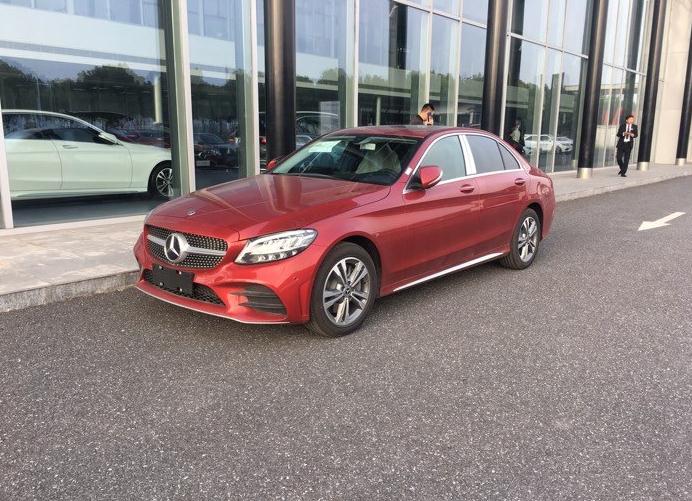 奔驰c180l动感运动版落地多少钱?