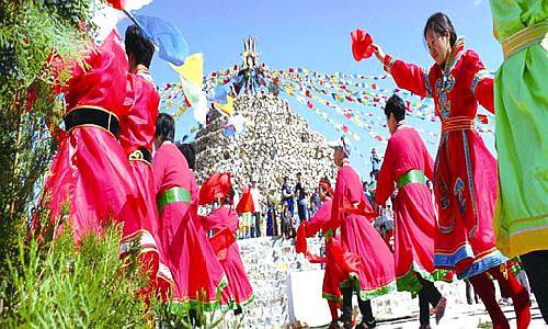 只发生在草原上的盛事"马奶节"与祭敖包