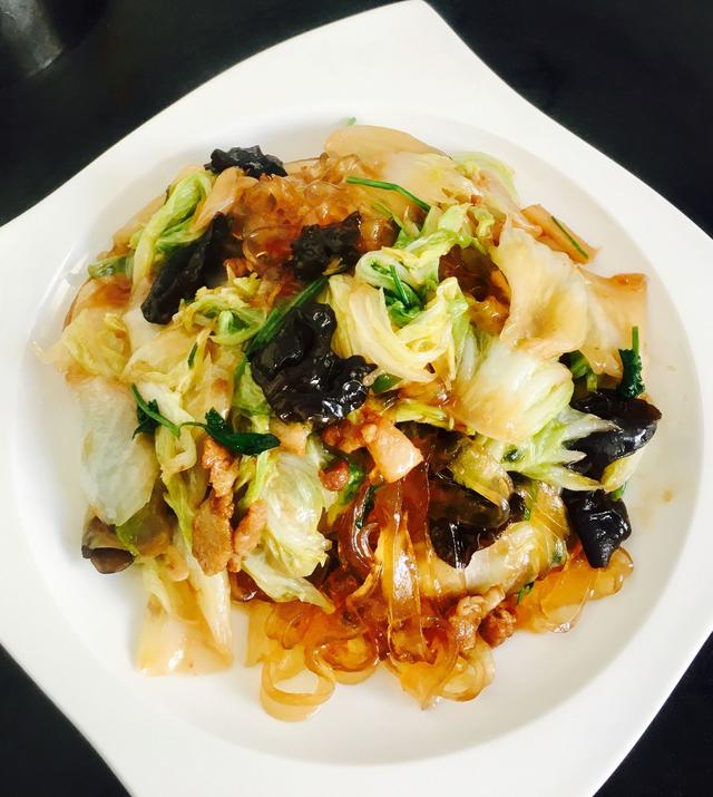 老厨白菜酱香味浓,白菜软烂粉条筋道!