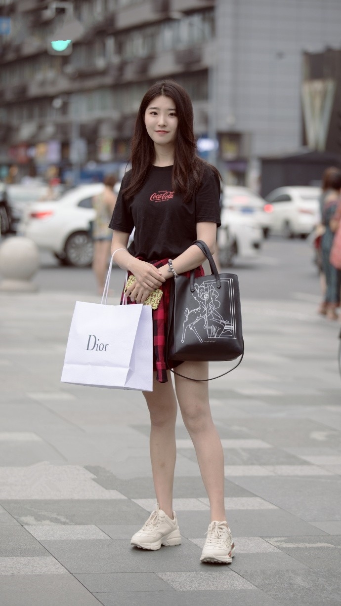 小姐姐清新的穿搭,学生范十足,你喜欢吗?