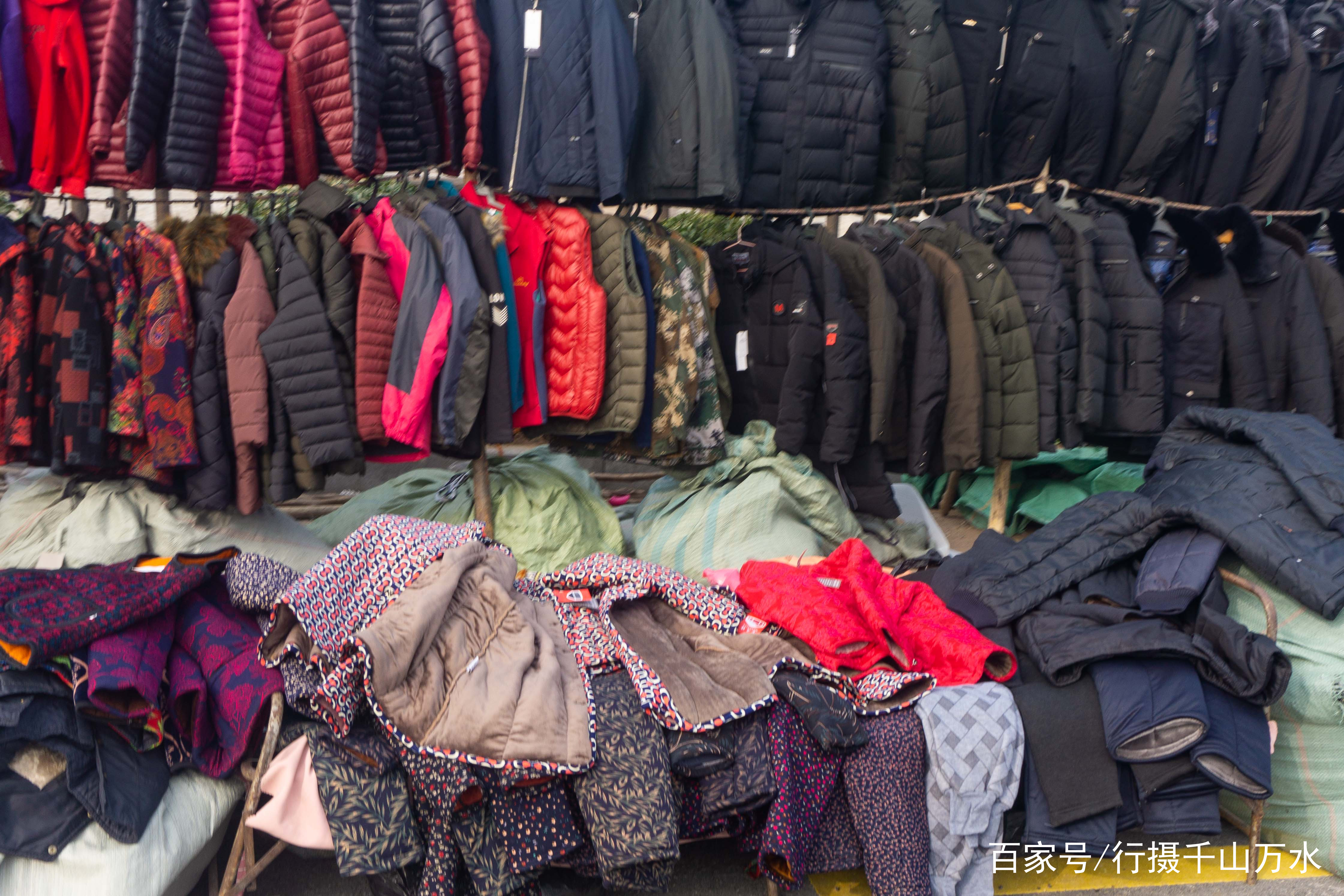 衣服服装_衣服服装店图片