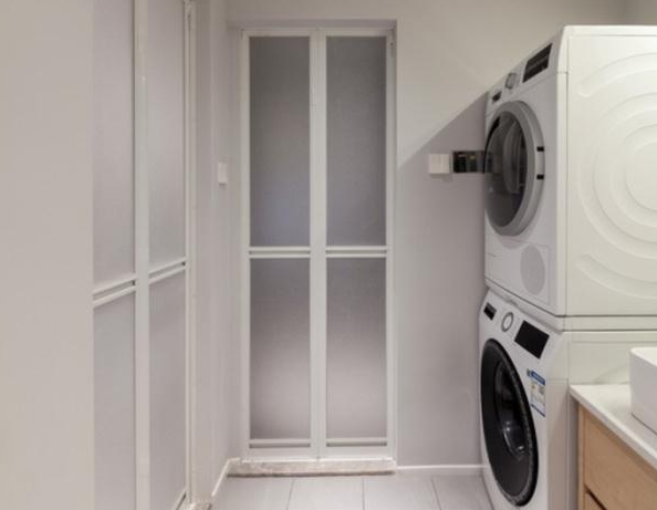 老公铁了心,偏要给卫生间做"双门",装修完后,朋友都夸有创意