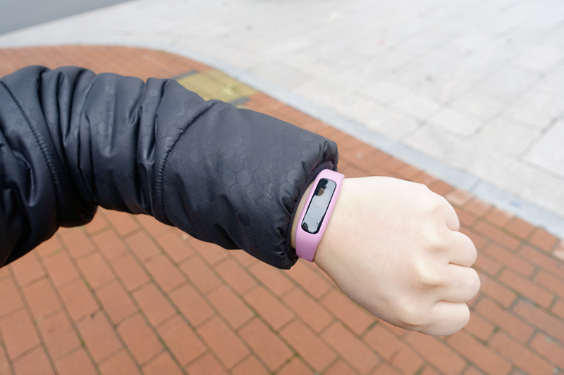 华为智能运动手环3e:专业跑姿指导,创新跑鞋佩戴,50米防水