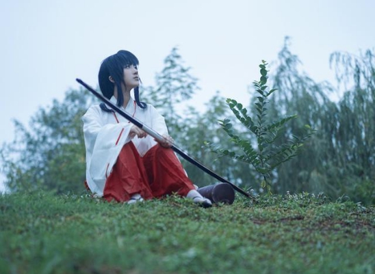 《犬夜叉》桔梗cos,白衣胜雪人如玉,永远的童年女神!