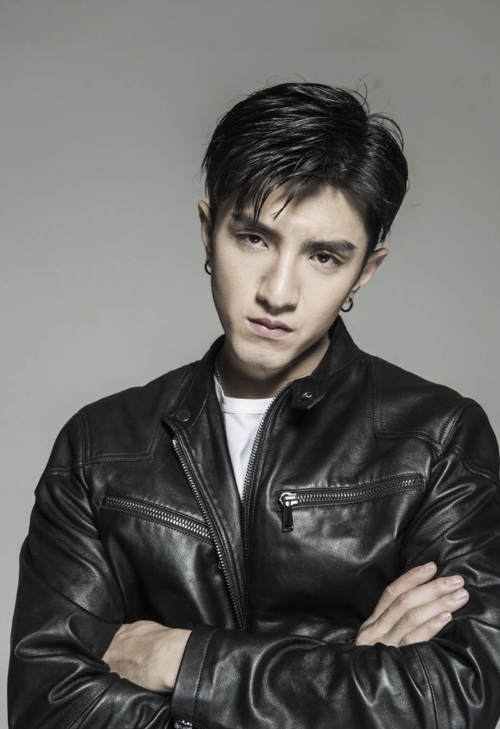 国民男神金瀚的日常私服照,衣品超好,网友:留着给男朋友备用