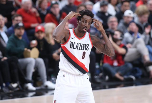 尼日利亚王子阿米奴真是硬汉,手指脱臼看见骨头还能继续打球