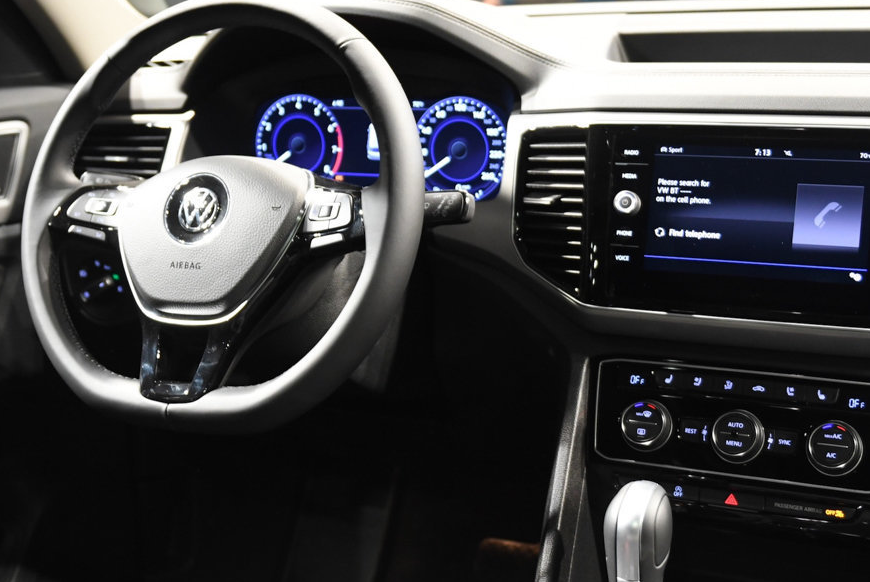 大众atlas2017款weekend edition,整体设计神秘,车型显得沉稳